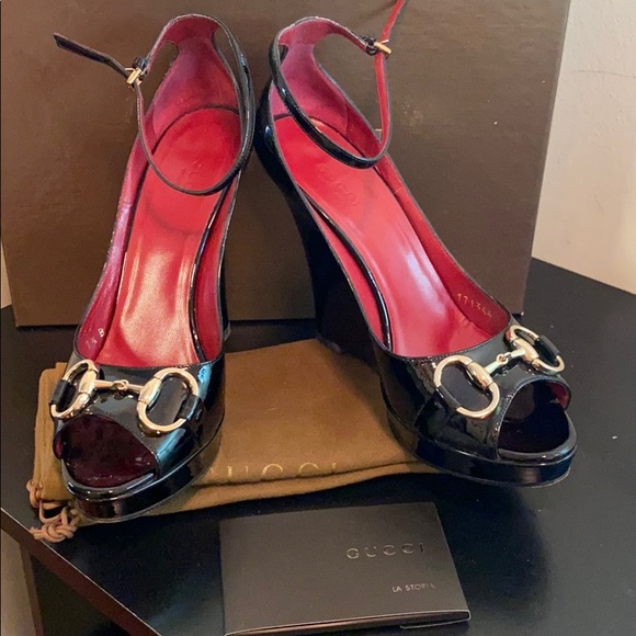 Gucci Patent Black Wedge w/wedge horse-bit - Picture 6 of 11